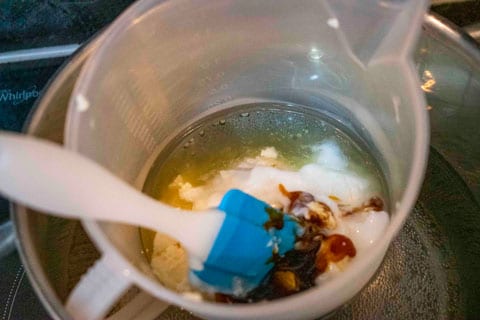 miel mélangé aux huiles