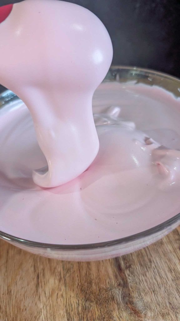 texture de la mousse de douche qui ressemble à de la guimauve