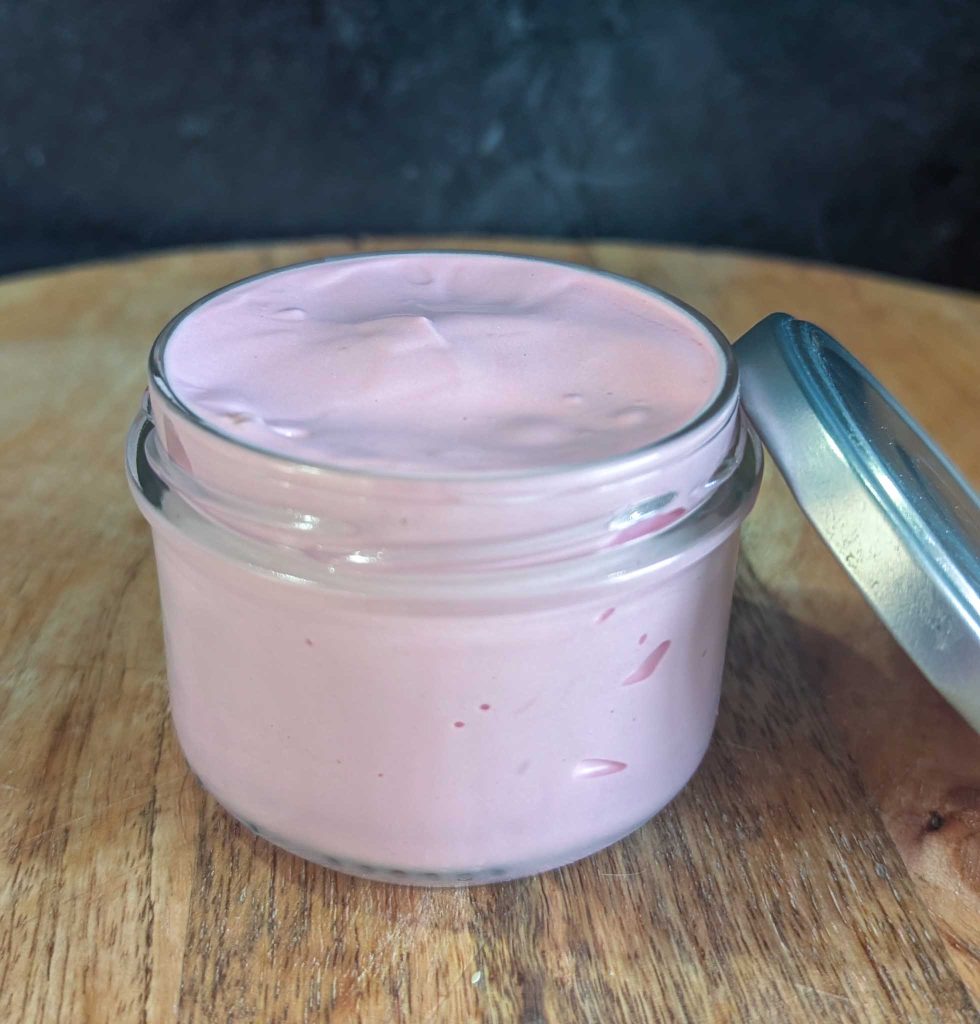 mousse de douche dans un pot